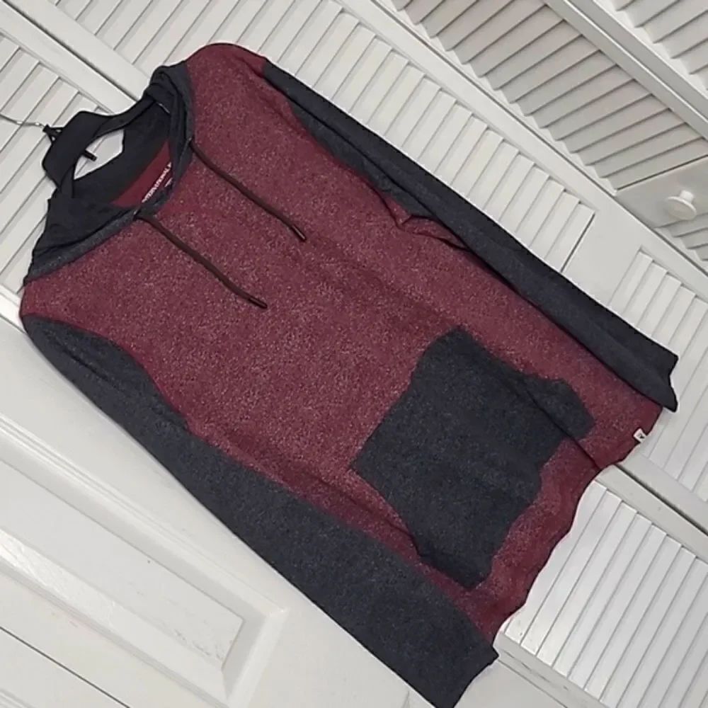 International Reports ESSENTIALS sz L/G hoodie with front hand pouch